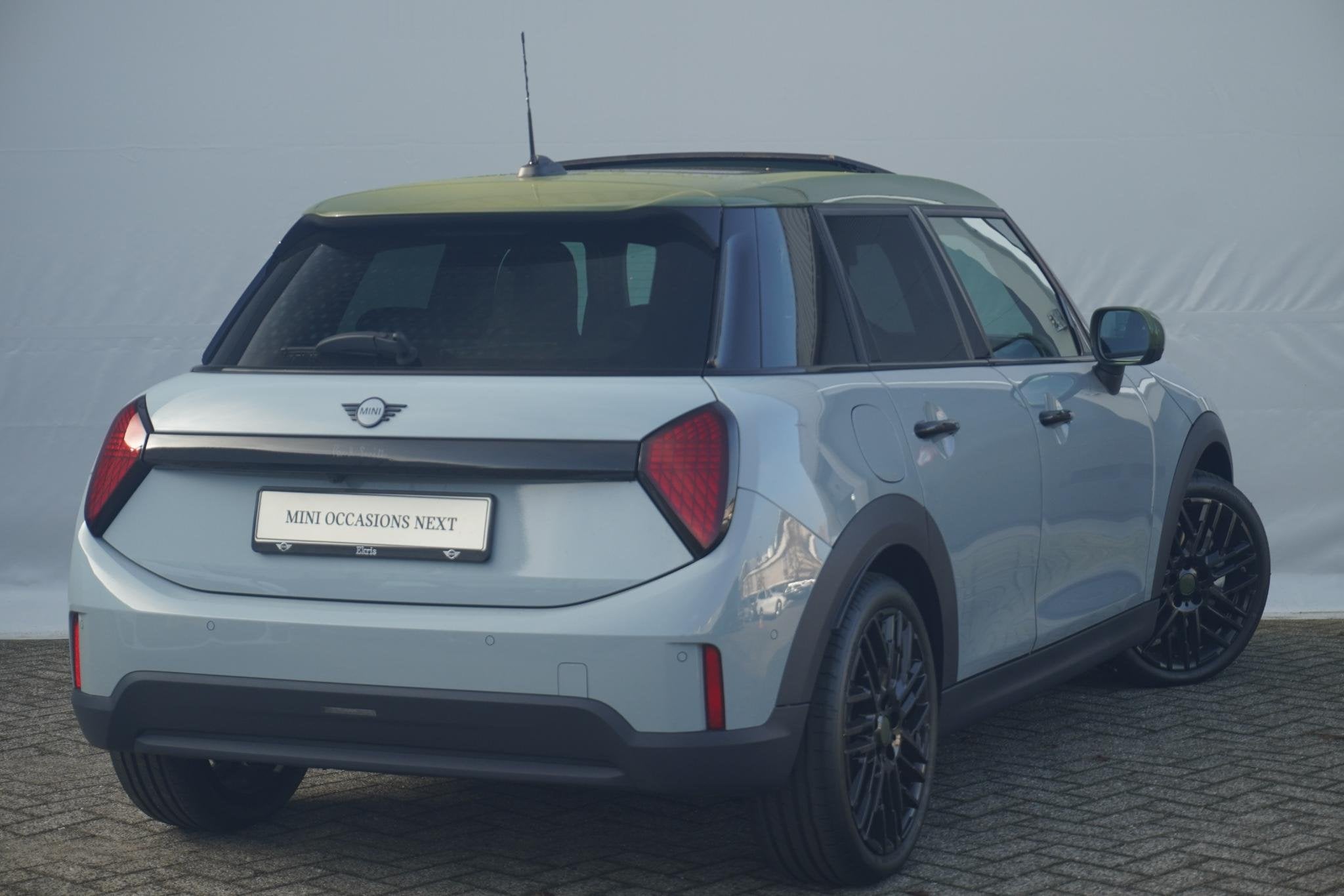 MINI 5-Deurs Cooper C Paul Smith Edition | Pakket L | Harman, Gebruikt, 156 pk, Met garantie (alle), Leder en Stof