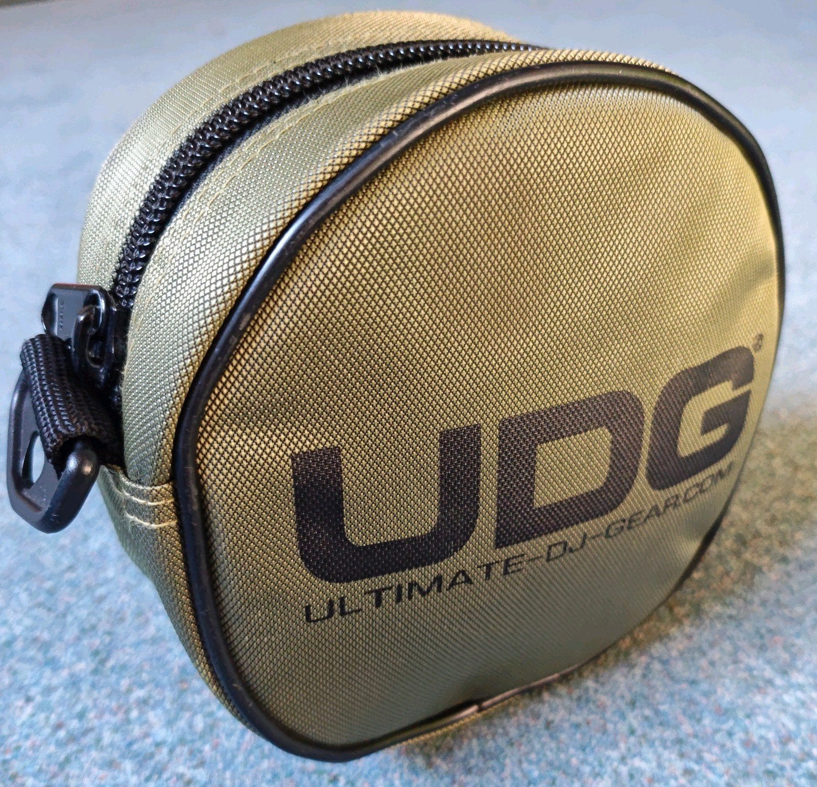 UDG Ultimate DJ Gear Koptelefoontas Groen (Headphone Bag), Audio, Tv en Foto, Overige merken, Gebruikt, Ophalen of Verzenden, Draagtas/etui