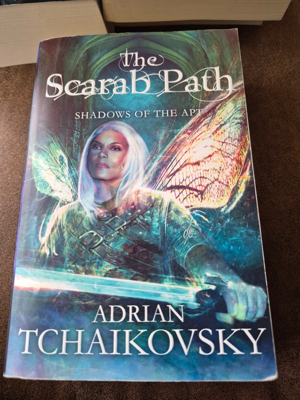 The Scarab Path - Shadows of the Apt - Adrian Tchaikovsky, Boeken, Ophalen of Verzenden, Gelezen, Adrian Tchaikovsky