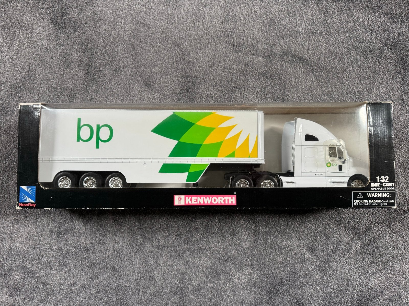 NewRay Kenworth BP LongHauler vrachtwagen schaalmodel 1:32, Ophalen, Nieuw, Bus of Vrachtwagen