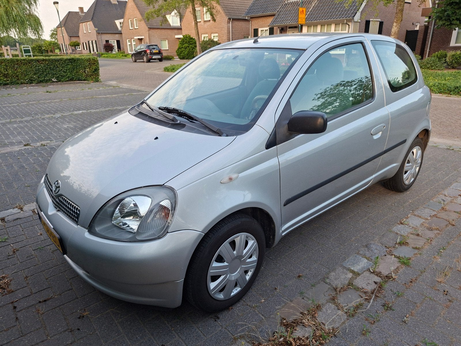 Toyota Yaris 1.3 16V 3DR 2000 Grijs, Auto's, Toyota, Yaris, ABS, Airbags, Airconditioning, Boordcomputer, Centrale vergrendeling