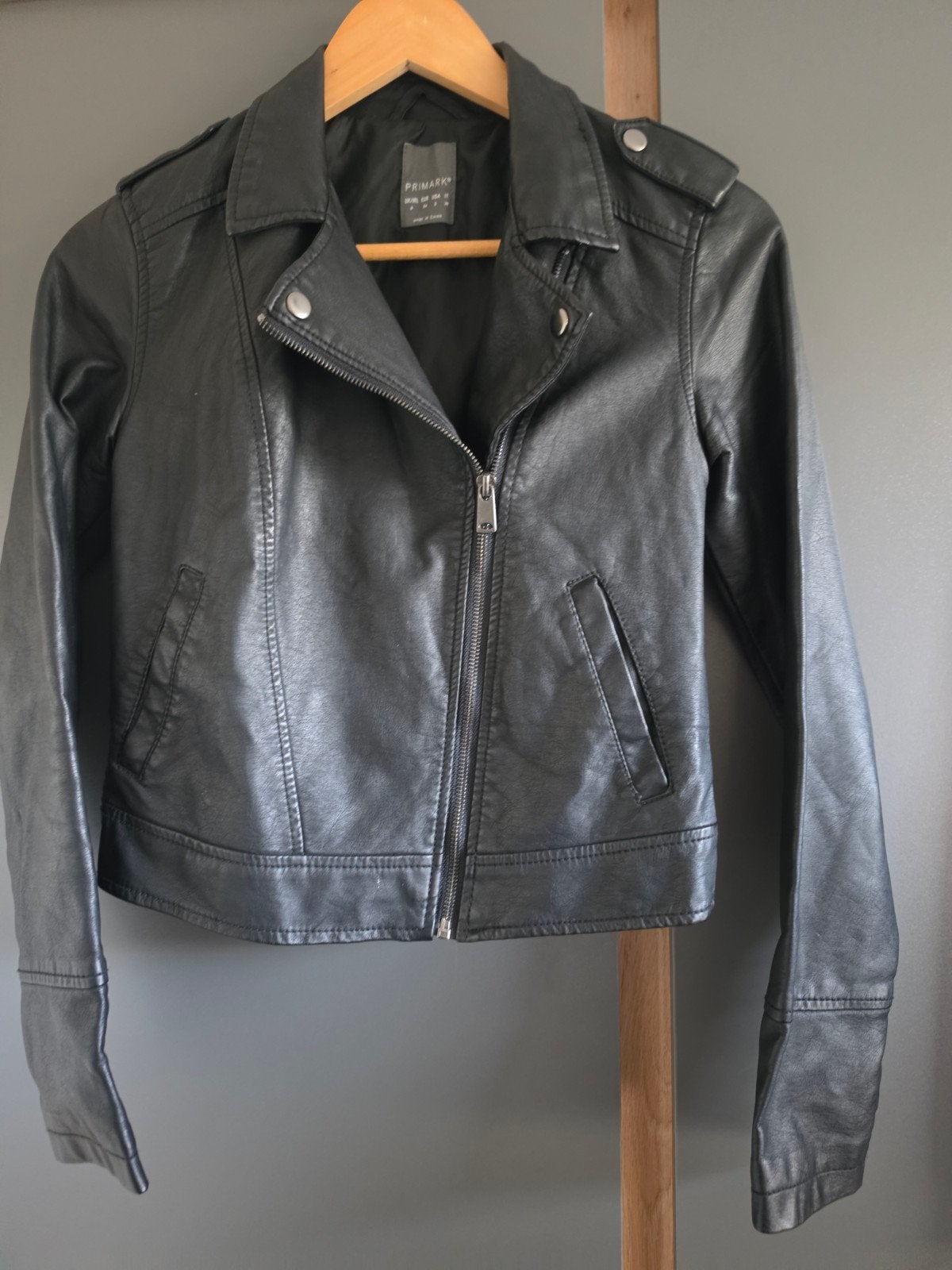 Primark Zwart Imitatie Leren Bikerjack Maat 34 (XS), Kleding | Dames, Primark, Zwart, Ophalen of Verzenden, Zo goed als nieuw
