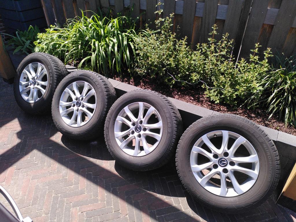 Mazda 16 inch velgen met winterbanden, Auto-onderdelen, Banden en Velgen, Ophalen, 16 inch, Banden en Velgen, Winterbanden