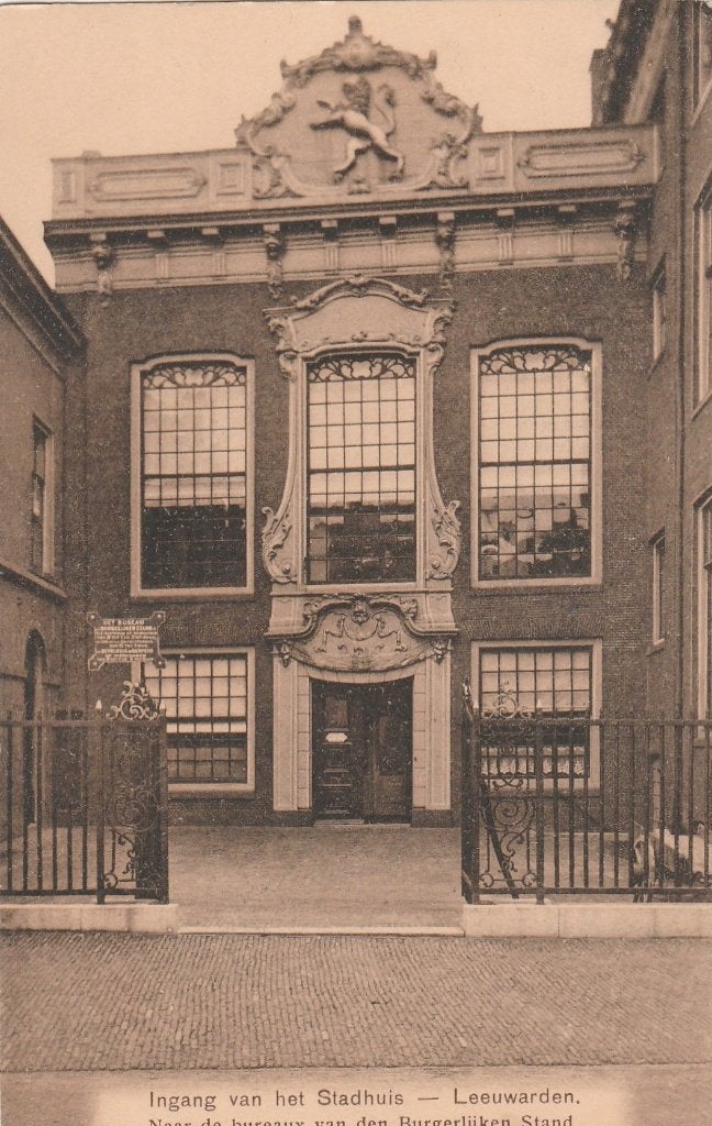 leeuwarden- ingang stadhuis, Ophalen of Verzenden, Voor 1920, Friesland