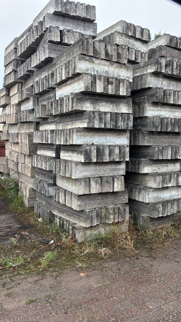 Grote hoeveelheden Betonbanden / trotoirbanden 18/20x25x100, Ophalen, Gebruikt, 100 tot 200 cm, Biels