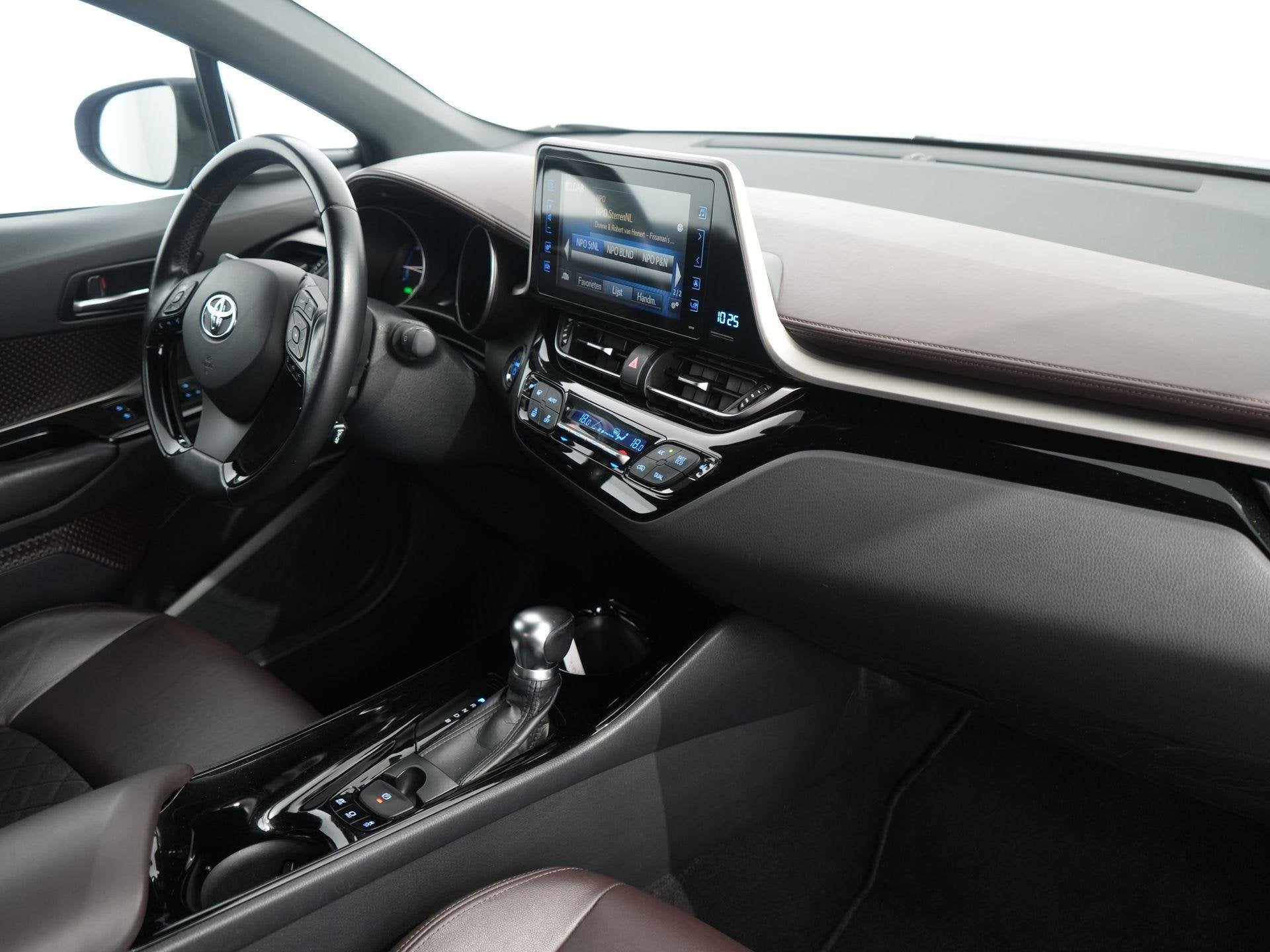 Toyota C-HR 1.8 Hybrid Executive | Trekhaak | Camera | Cruis, Auto's, Euro 6, 4 cilinders, Leder en Stof, 122 pk