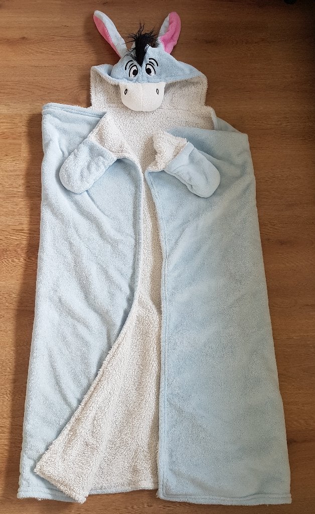 Disney / Eeyore deken met capuchon en handwarmers, Verzamelen, Ophalen of Verzenden, Overige figuren, Gebruikt, Kleding of Textiel
