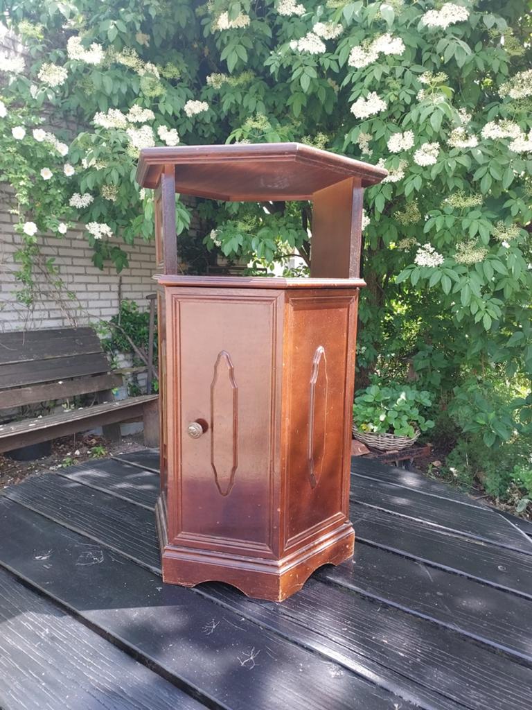 Zeshoekige houten bijzettafel in Franse renaissancestijl, Antiek en Kunst, Ophalen