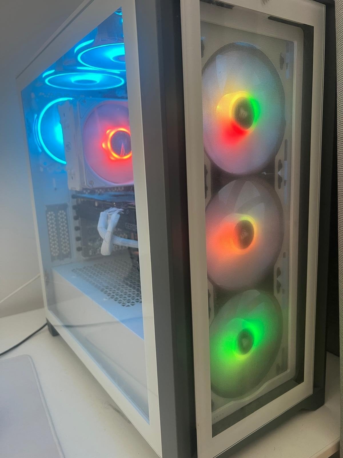 Witte gaming pc - RTX 3070 Ti / Ryzen 5 5600X / 16GB RAM, Computers en Software, Desktop Pc's, Ophalen, Zo goed als nieuw, Gaming