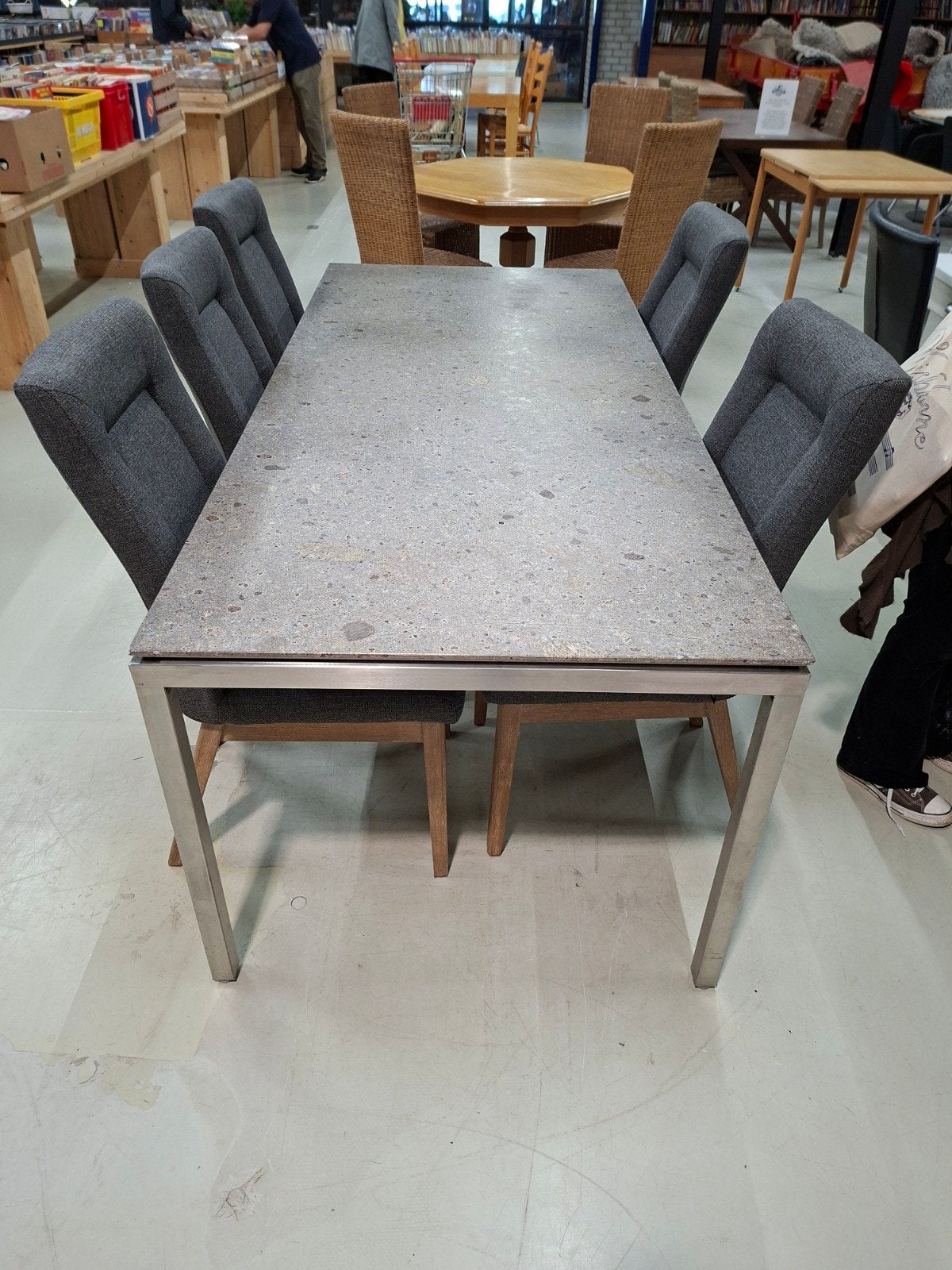 Elegante eettafel met vulkaangesteente blad en 6 stoelen, Gebruikt, Onbekend@voorbeeld.com, Onbekend, Vijf personen of meer