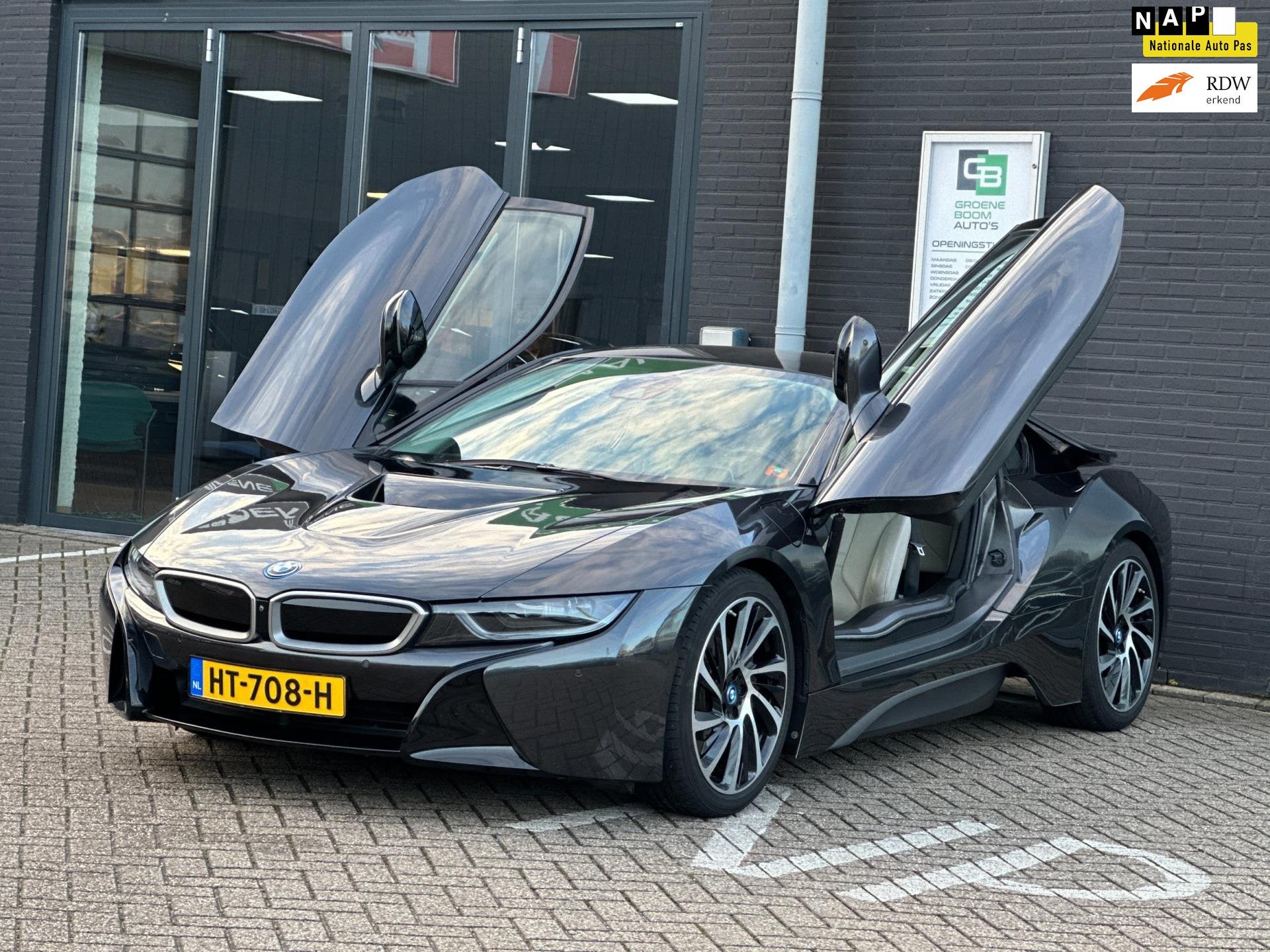 BMW I8 1.5/LEDER/NAVI/CAMERA/DELERONDERHOUDEN/NL-AUTO NAP!, Auto's, Automaat, Dealer onderhouden, Gebruikt, Euro 6