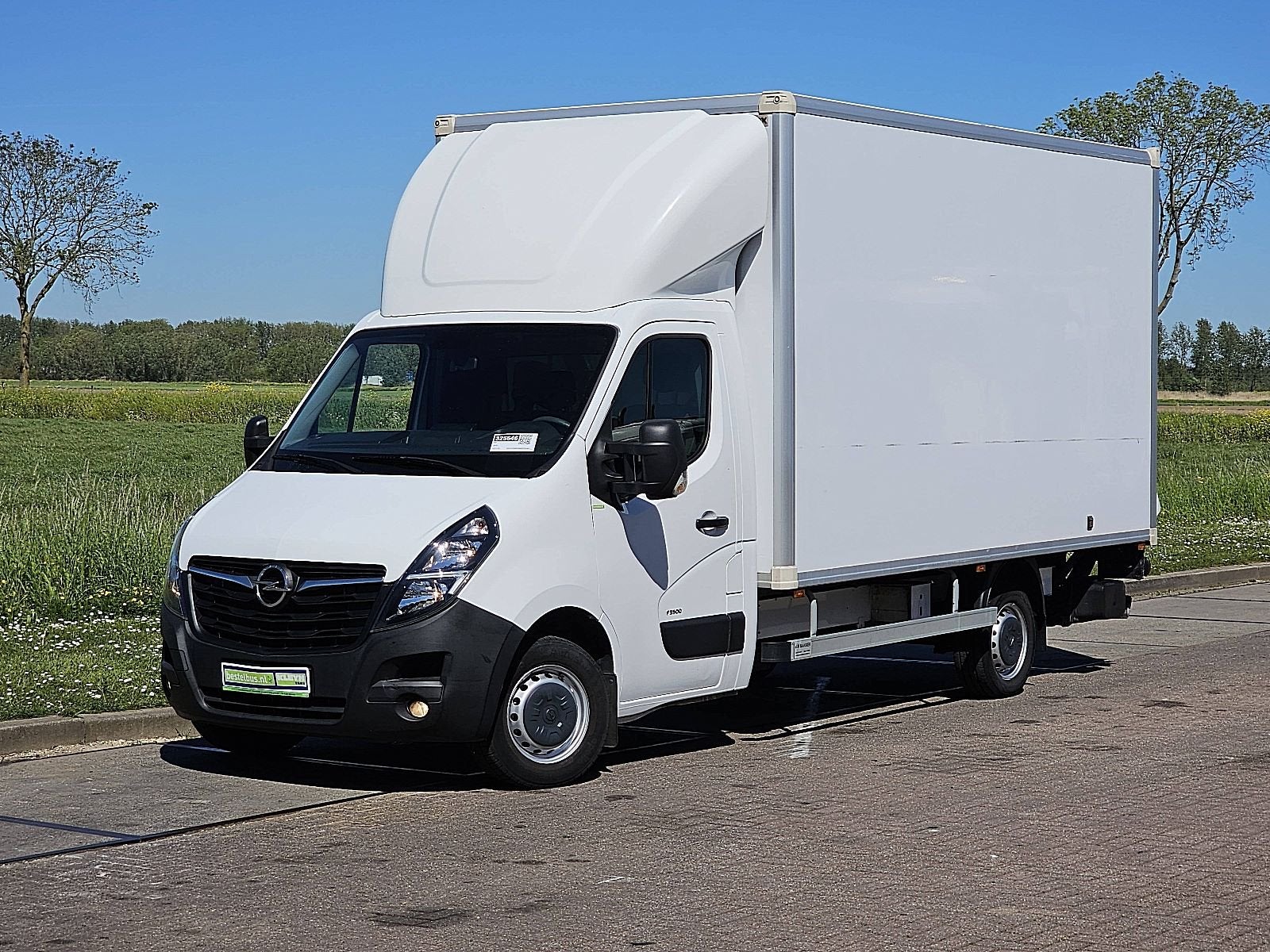 OPEL MOVANO 2.3 bakwagen laadklep!, Auto's, Bestelauto's, 136 pk, Gebruikt, Euro 6, Wit