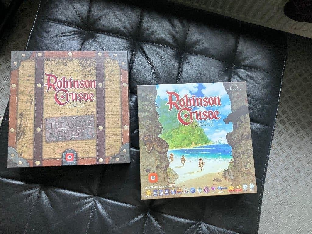 Robinson Crusoe + Book of Adventures treasure chest + insert, Hobby en Vrije tijd, Ophalen of Verzenden, Zo goed als nieuw