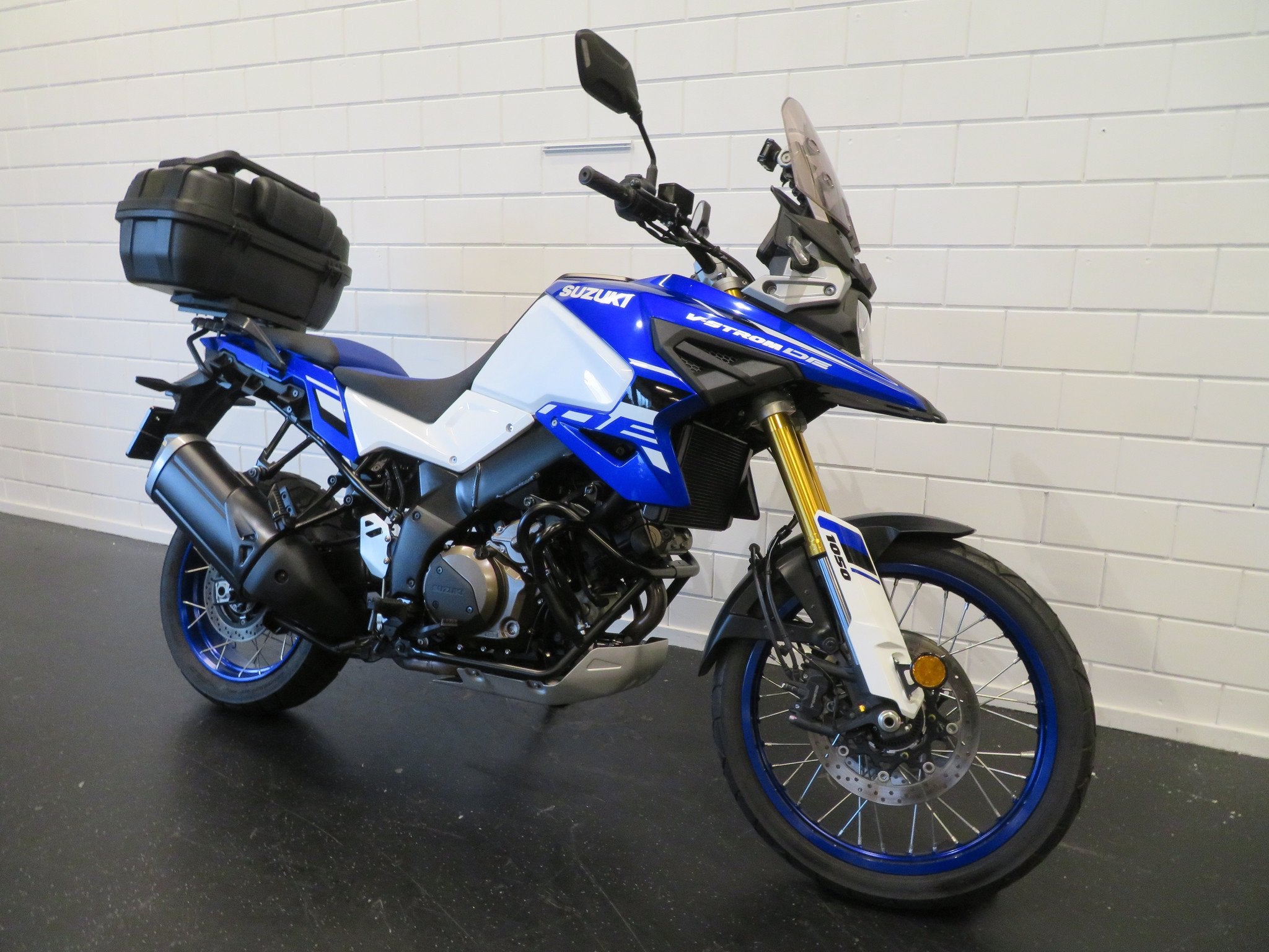 Suzuki DL 1050 V-STROM NIEUWSTAAT! (bj 2024), Motoren, Bedrijf, Toermotor, 1037 cc