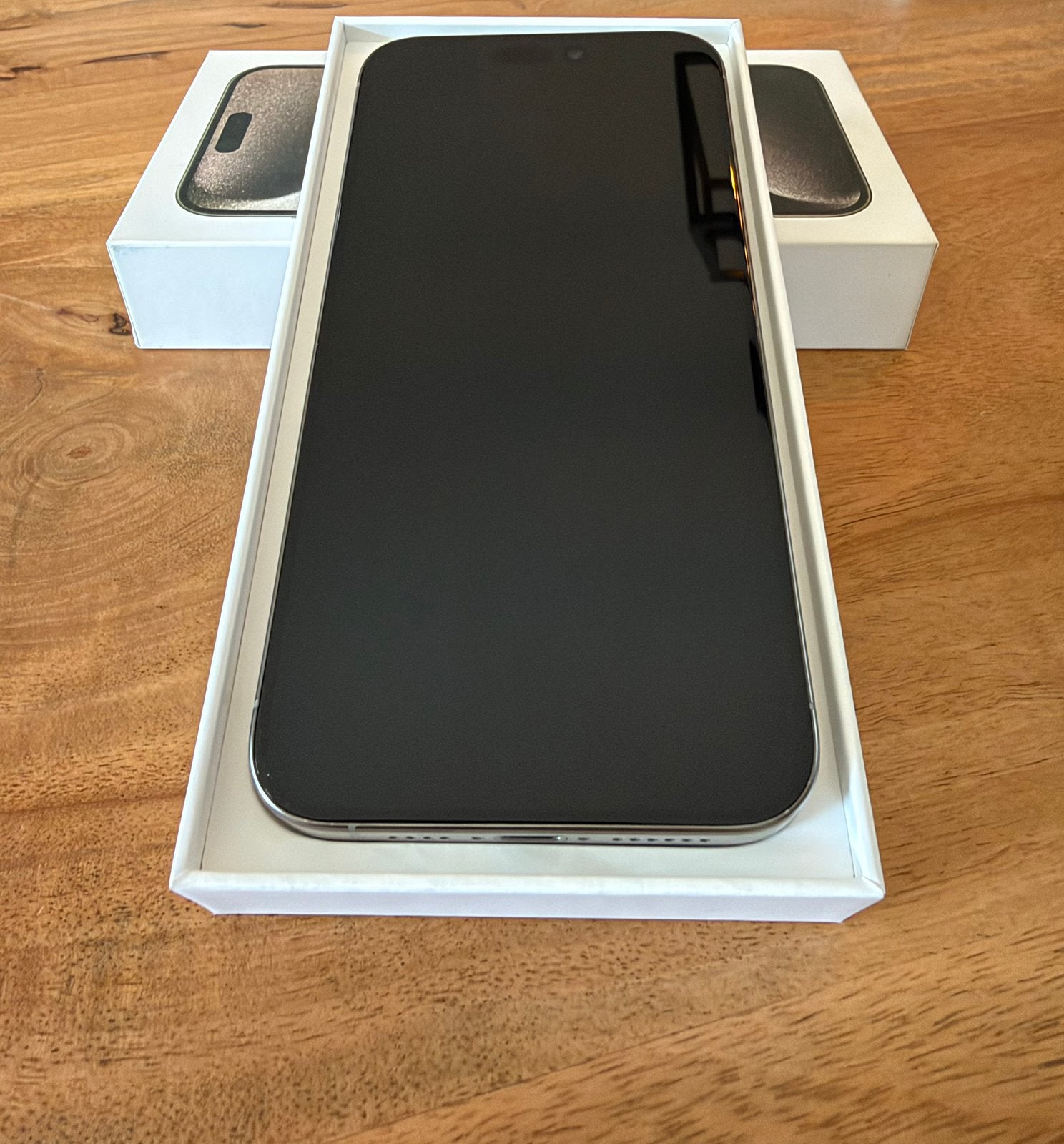 Foto 4 van Iphone 15 Pro Max - Natural Titanium - 256 GB