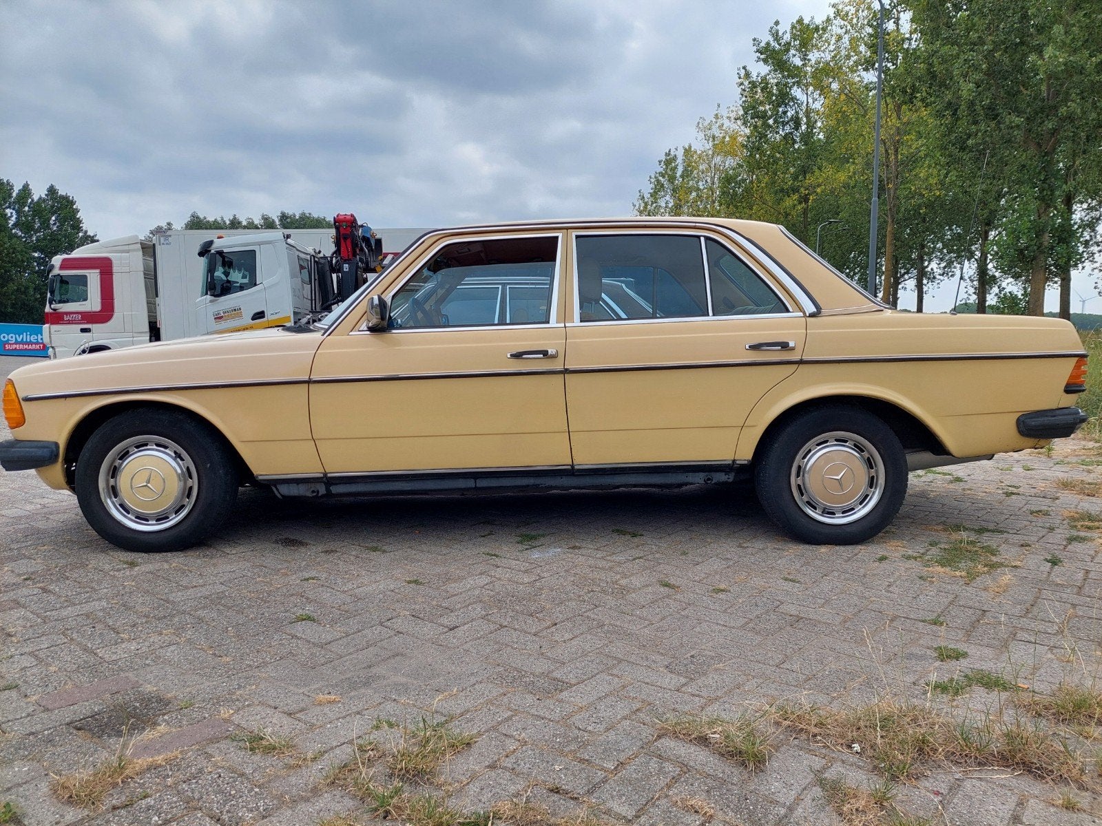 Mercedes-Benz C-Klasse C200 1982 Geel, Auto's, Leder en Stof, Geel, Bruin, 5 stoelen