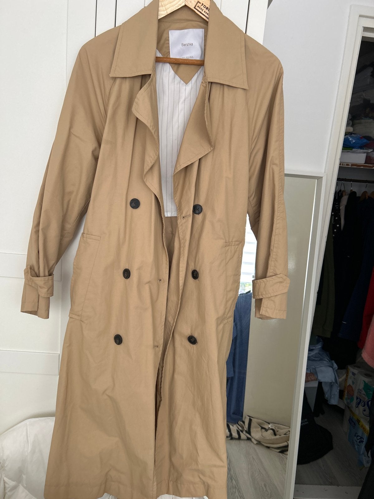 Bershka trenchcoat maat S, Ophalen, Zo goed als nieuw, Maat 36 (S), Beige