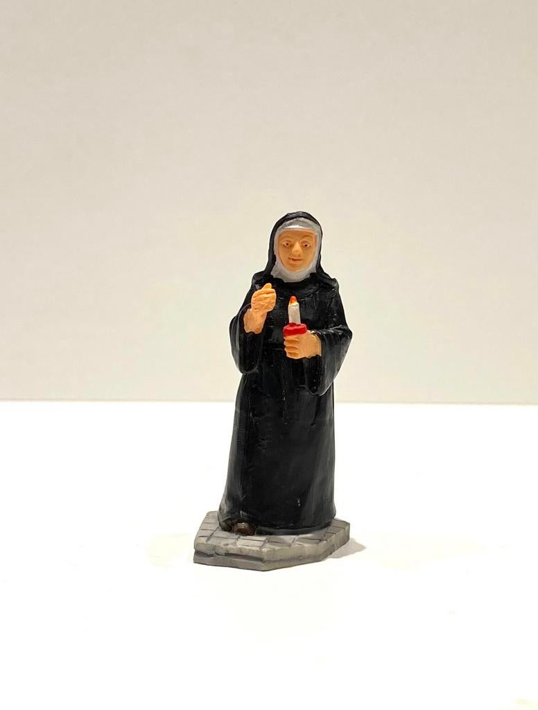 Lemax Nun (12471A), Verzenden
