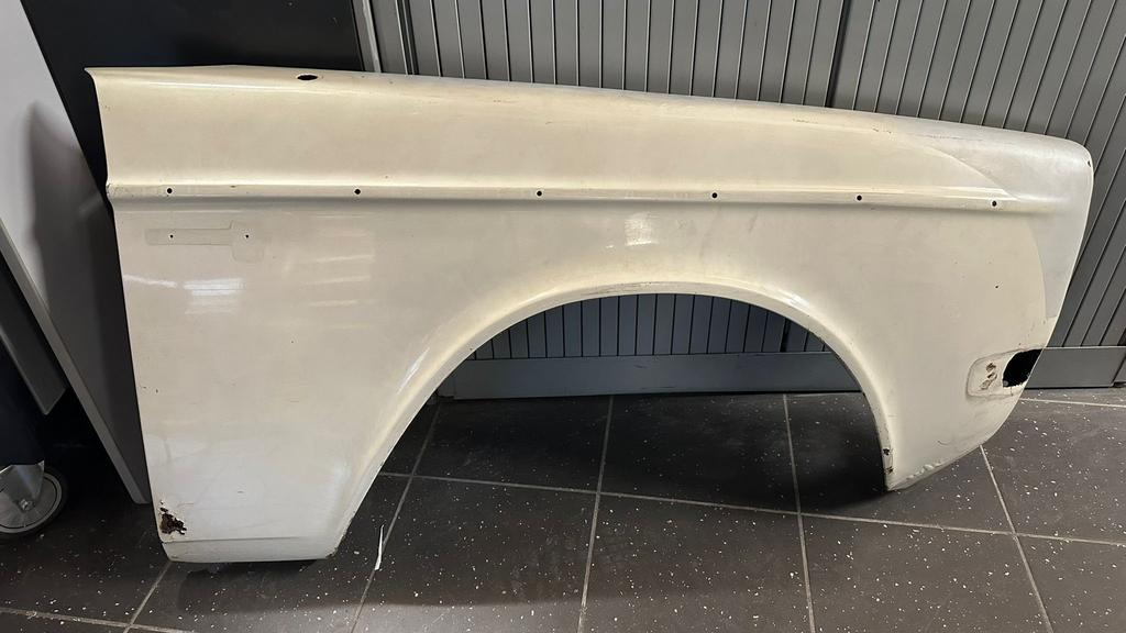 Volvo 140 rechter voorscherm met werk, Ophalen of Verzenden, Volvo, Spatbord