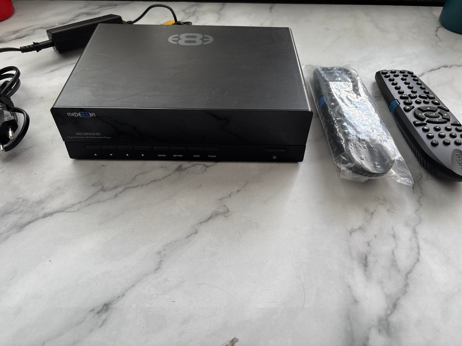 MED800X3D Mede8er met 500GB harddisk en 2 afstandsbedieninge, Ophalen of Verzenden, Gebruikt, HDMI, 500 tot 1500 GB