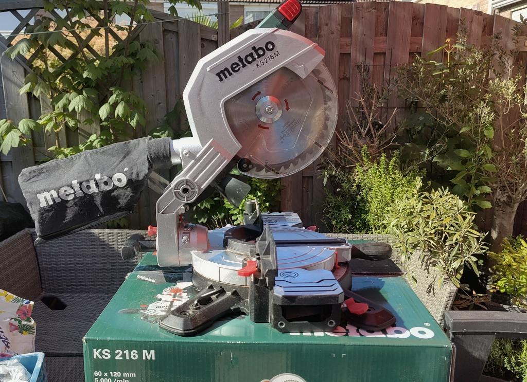 Metabo KS 216 M afkort/verstekzaag, Doe-het-zelf en Verbouw, Gereedschap | Zaagmachines, Ophalen of Verzenden, Zo goed als nieuw