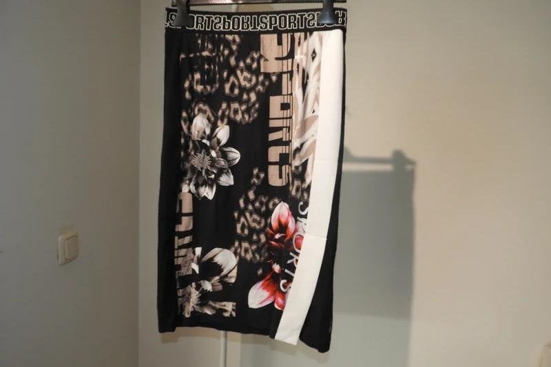 Marccain mooie rok voorkant in print band tekst print N3/M