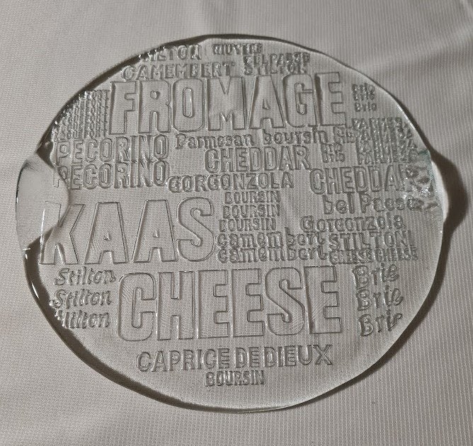 Mooie glazen kaas schaal / bord, Ophalen of Verzenden, Overige stijlen, Glas, Schaal of Schalen