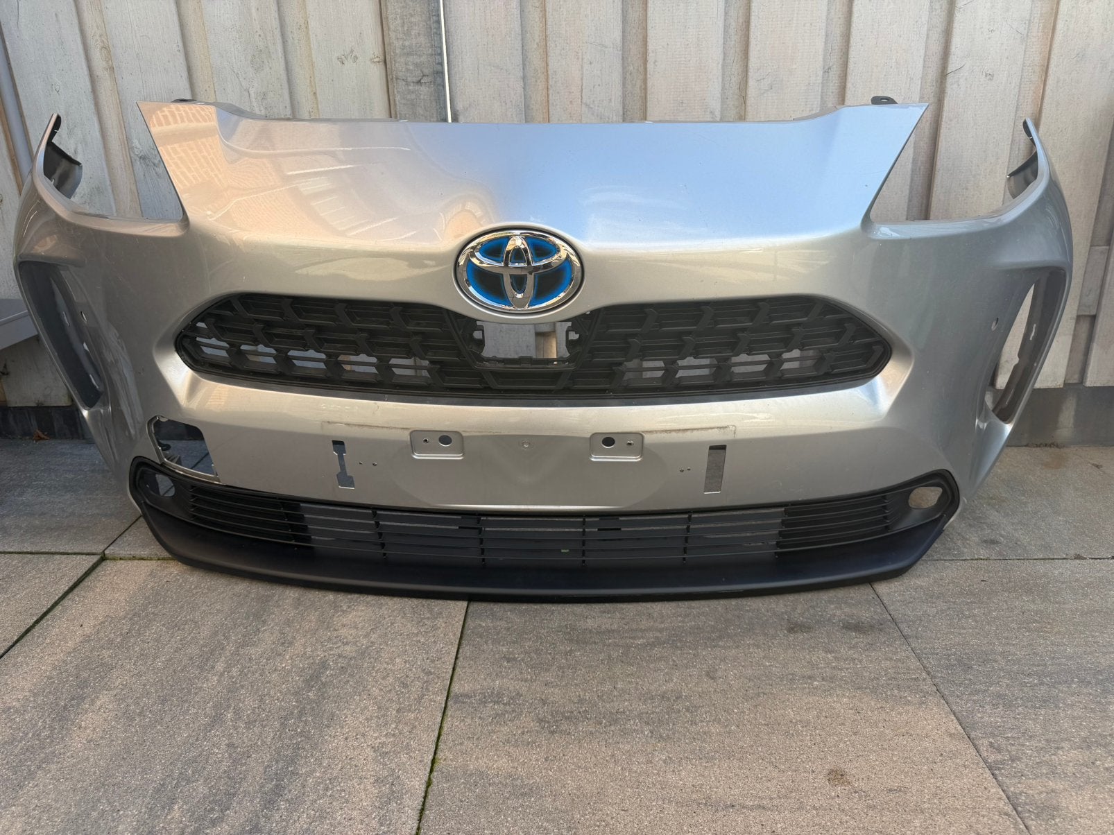 Toyota Yaris cross voor bumper 52119-0DC20, Ophalen, Voor, Toyota, Bumper