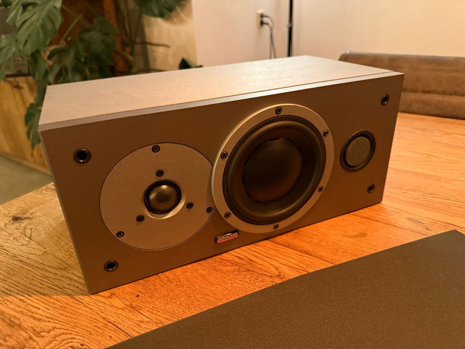 Dynaudio Audience 42C Center Speaker, Zo goed als nieuw, 60 tot 120 watt, Geschikt voor surround/home cinema, Center speaker