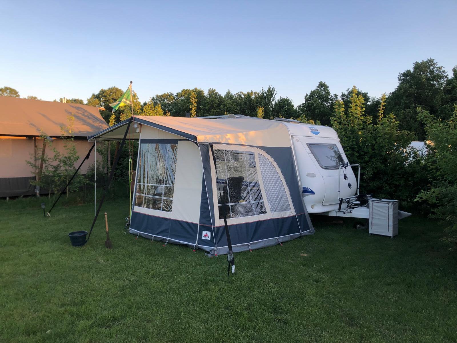 HOBBY Excellent Easy 400 2005 met mover, Caravans en Kamperen, Mover, Vast bed, Hobby, Treinzit