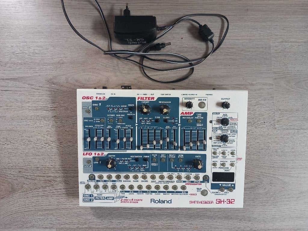 Roland SH-32, Roland, Zo goed als nieuw, Met midi-aansluiting, Overige aantallen