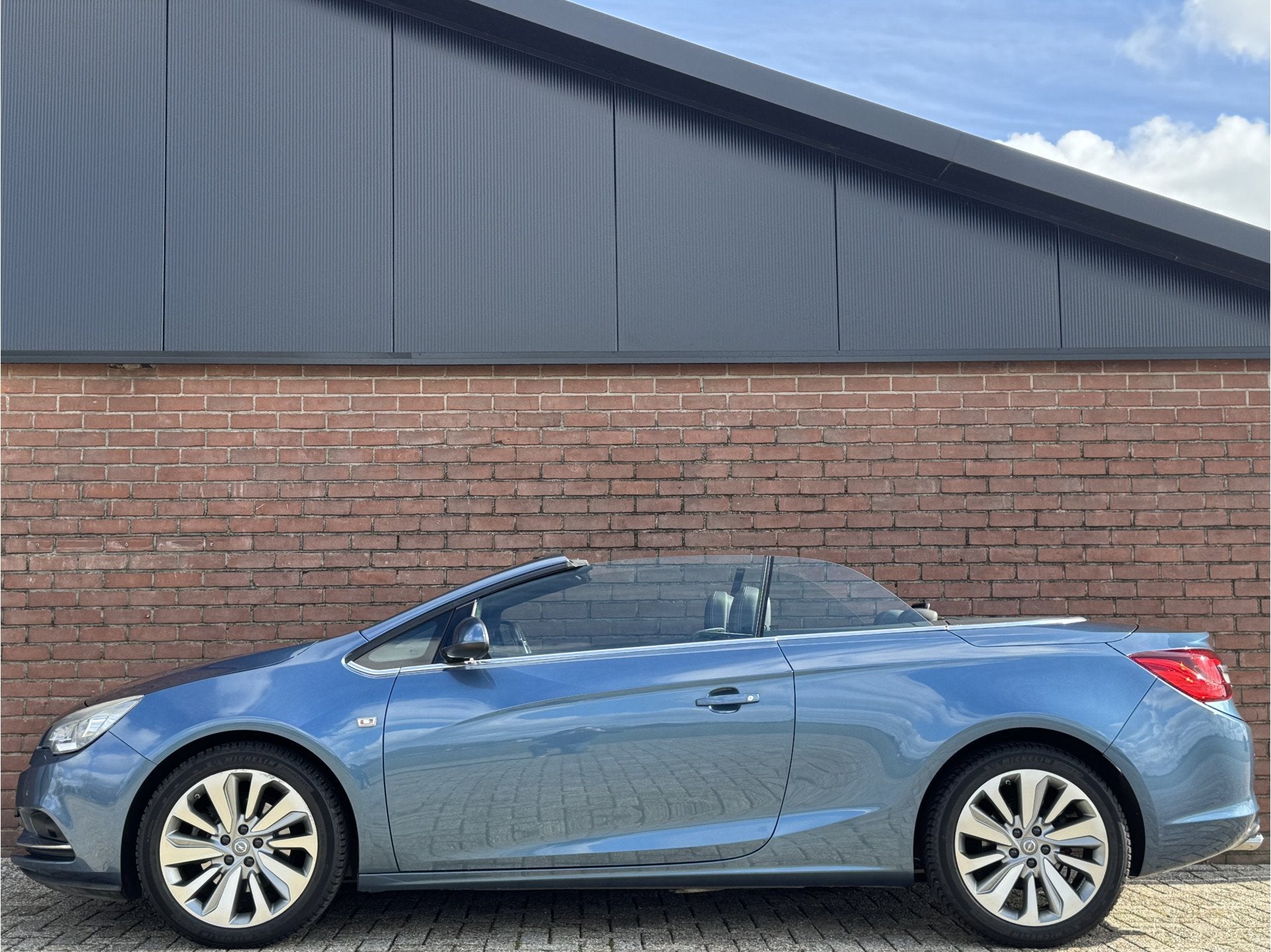 Opel Cascada 1.6 TURBO COSMO | NL-AUTO! | LEDER! | NAVI!, Auto's, Voorwielaandrijving, 15 km/l, Gebruikt, 4 cilinders