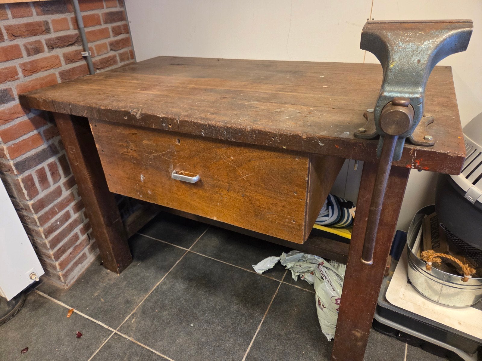 Hardhouten werkbank met lade en Heuer bankschroef, Ophalen, Gebruikt, 120 tot 170 cm, Bankschroef
