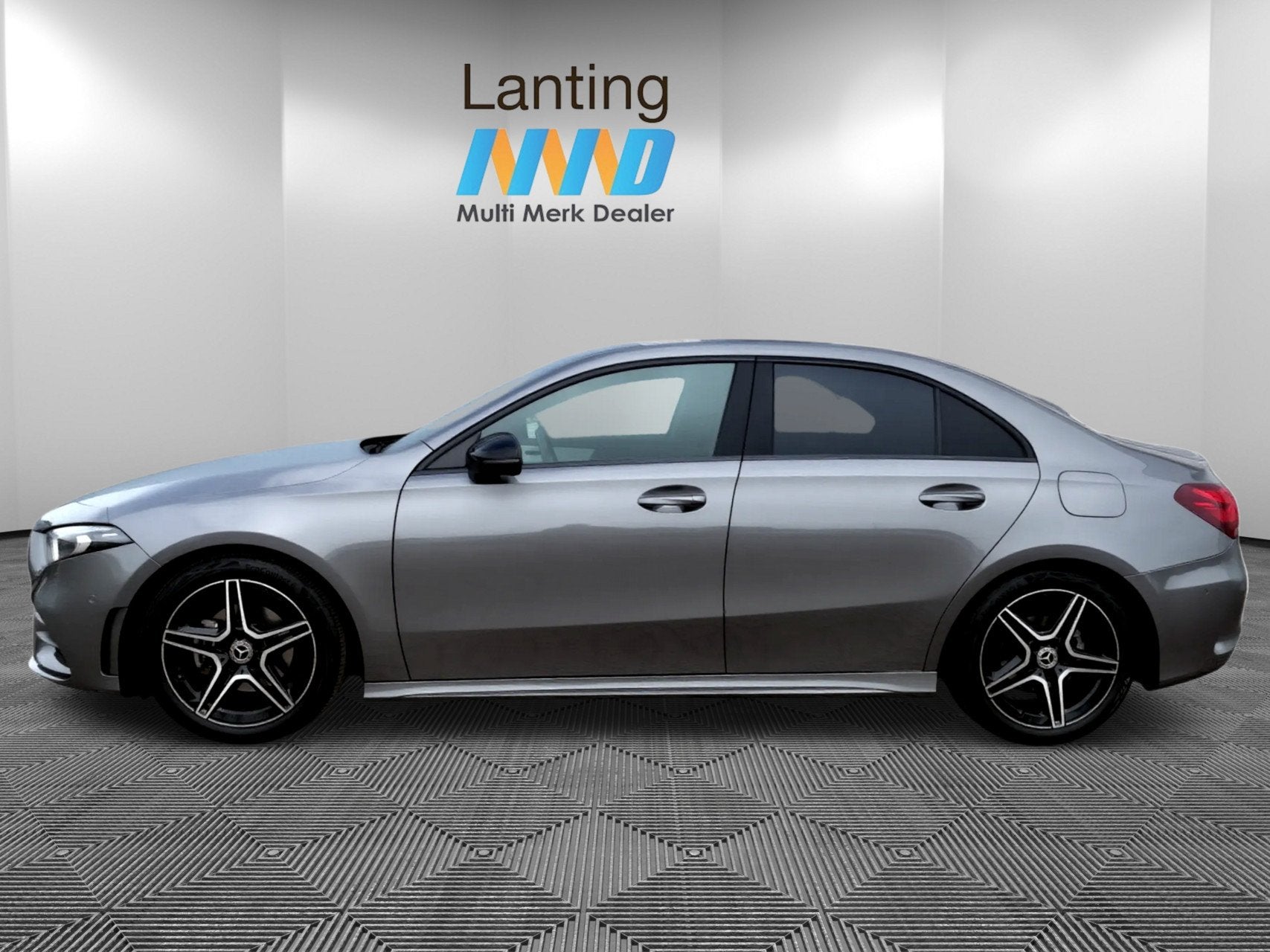 Mercedes A-klasse 180 AMG Line sfeer verlichting, Auto's, Mercedes-Benz, 136 pk, 4 cilinders, Met garantie (alle), Origineel Nederlands