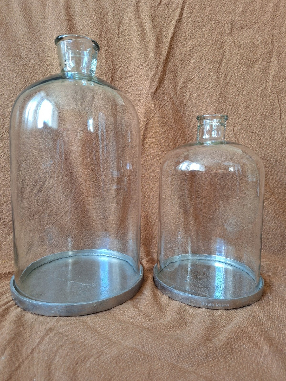 Riviera Maison glazen stolp met metalen voet - 2 stuks, Ophalen of Verzenden, Glas, Zilver, Landelijk