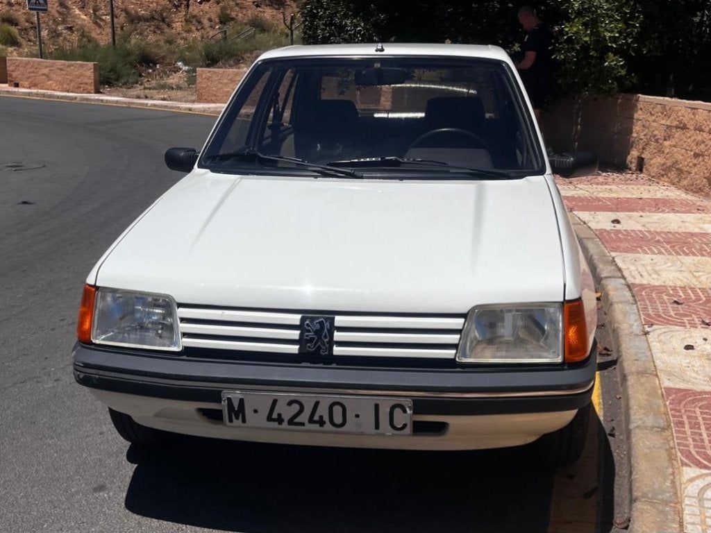 Peugeot 205 GT, bj 1987, met origineel 37.000 km !, Auto's, Voorwielaandrijving, 4 cilinders, Wit, 1442 cc