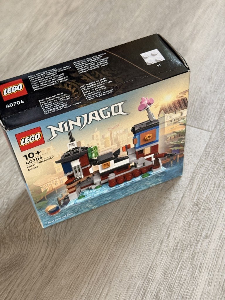 Lego - GWP - 40704 - Ninjago Micro Docks, Lego, Nieuw, Ophalen of Verzenden, Ongeopend/sealed