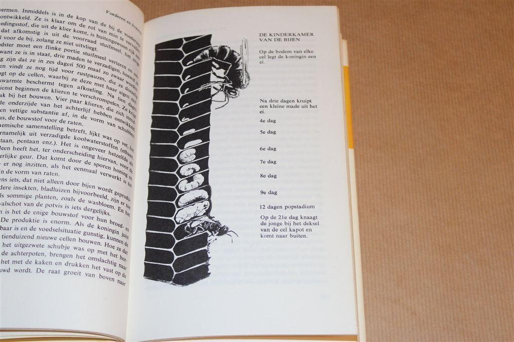 Dieren Bouwen Staten [1969] — Leven van Sociale Insecten, Ophalen of Verzenden, Gelezen, Honden