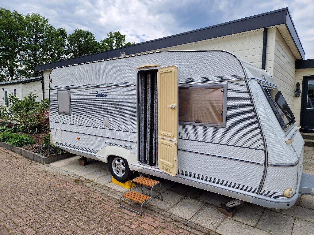 Caravan LMC Dominant 520 met Mover, Omvormbare zithoek, Kachel, Rondzit, Particulier