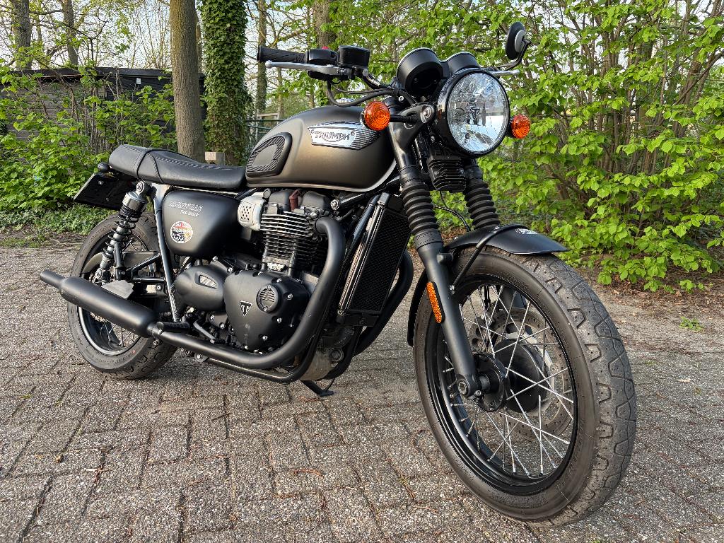 Triumph Bonneville 2010 T100 Black Limited edition 9350 km, Motoren, Motoren | Triumph, 2 cilinders, Occasion, 900 cc, Particulier