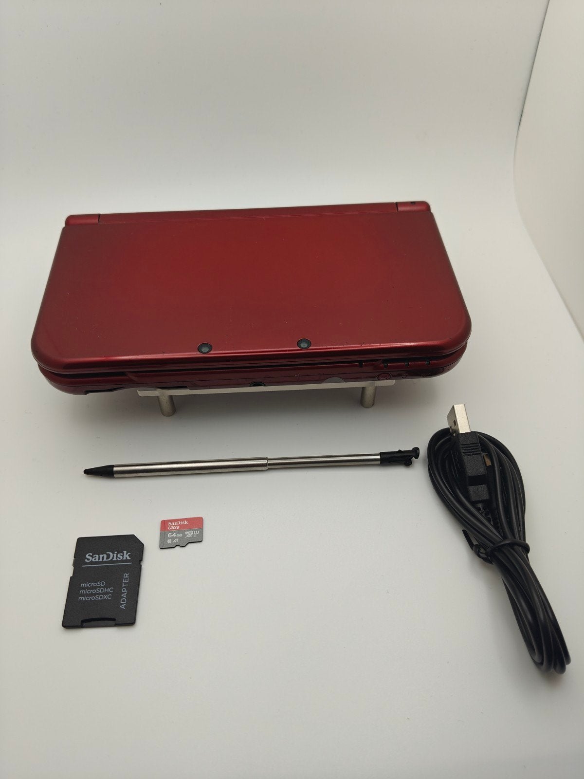 New 3DS XL Metallic Red+64gig sandisk+oplader, Spelcomputers en Games, Ophalen of Verzenden, Gebruikt, Rood, 3DS XL