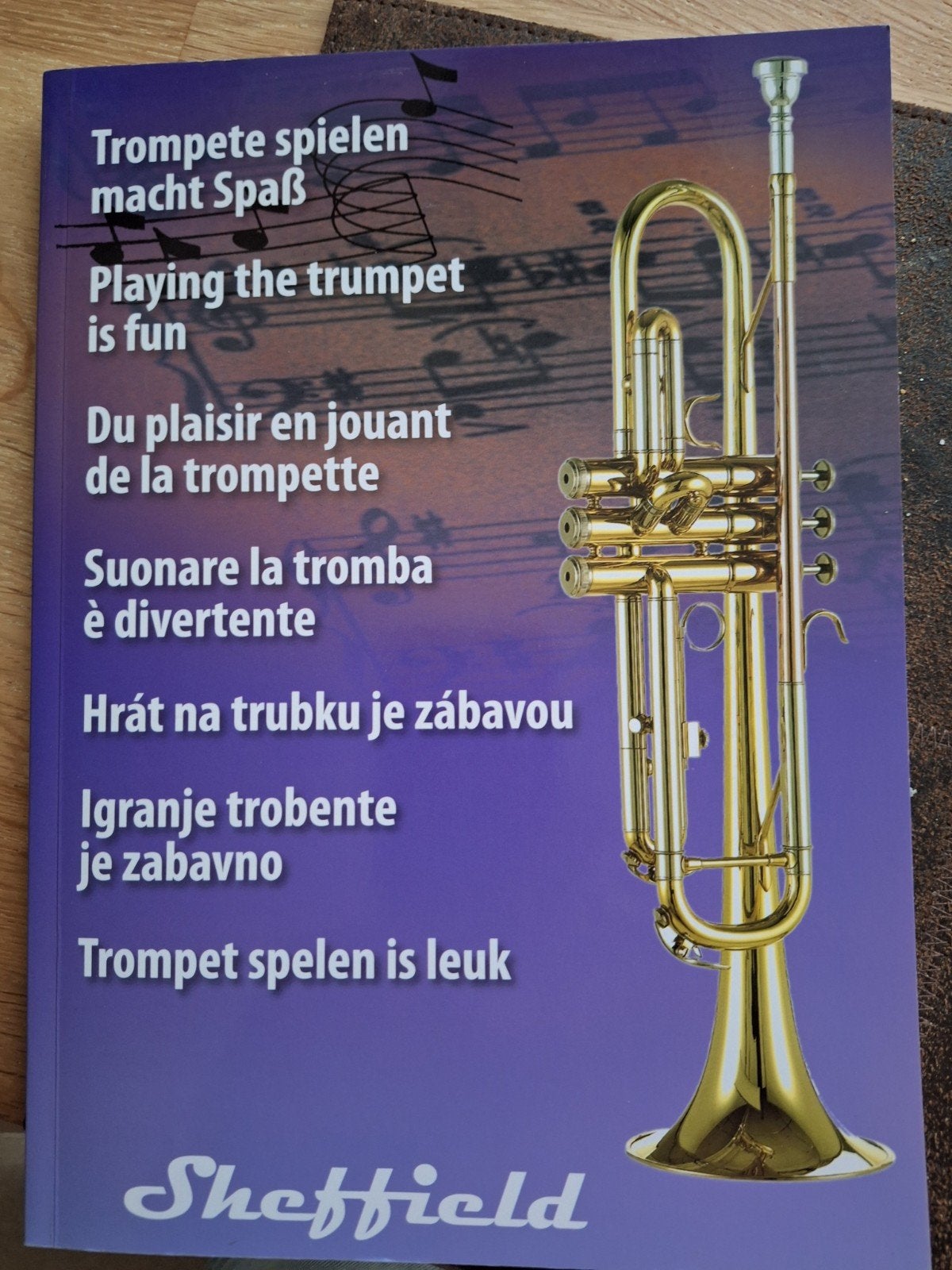 uniek trompetboek voor beginners in 5 talen, Ophalen of Verzenden, Nieuw, Instrument