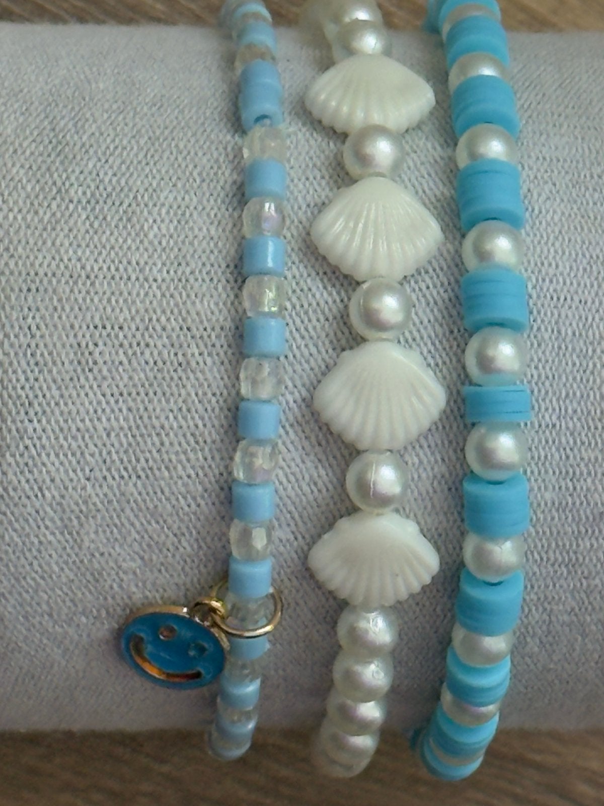 Nieuwe armbanden set met schelpen en smiley, Blauw, Kunststof of Plastic, Nieuw, Ophalen of Verzenden