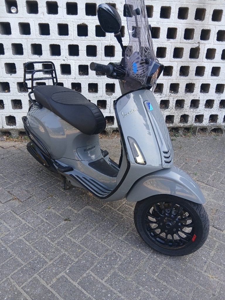 Vespa sprint S 4T 2V 2017 nardo gray piaggio vespa s zip fly, Vespa S, Ophalen of Verzenden, Zo goed als nieuw, Benzine