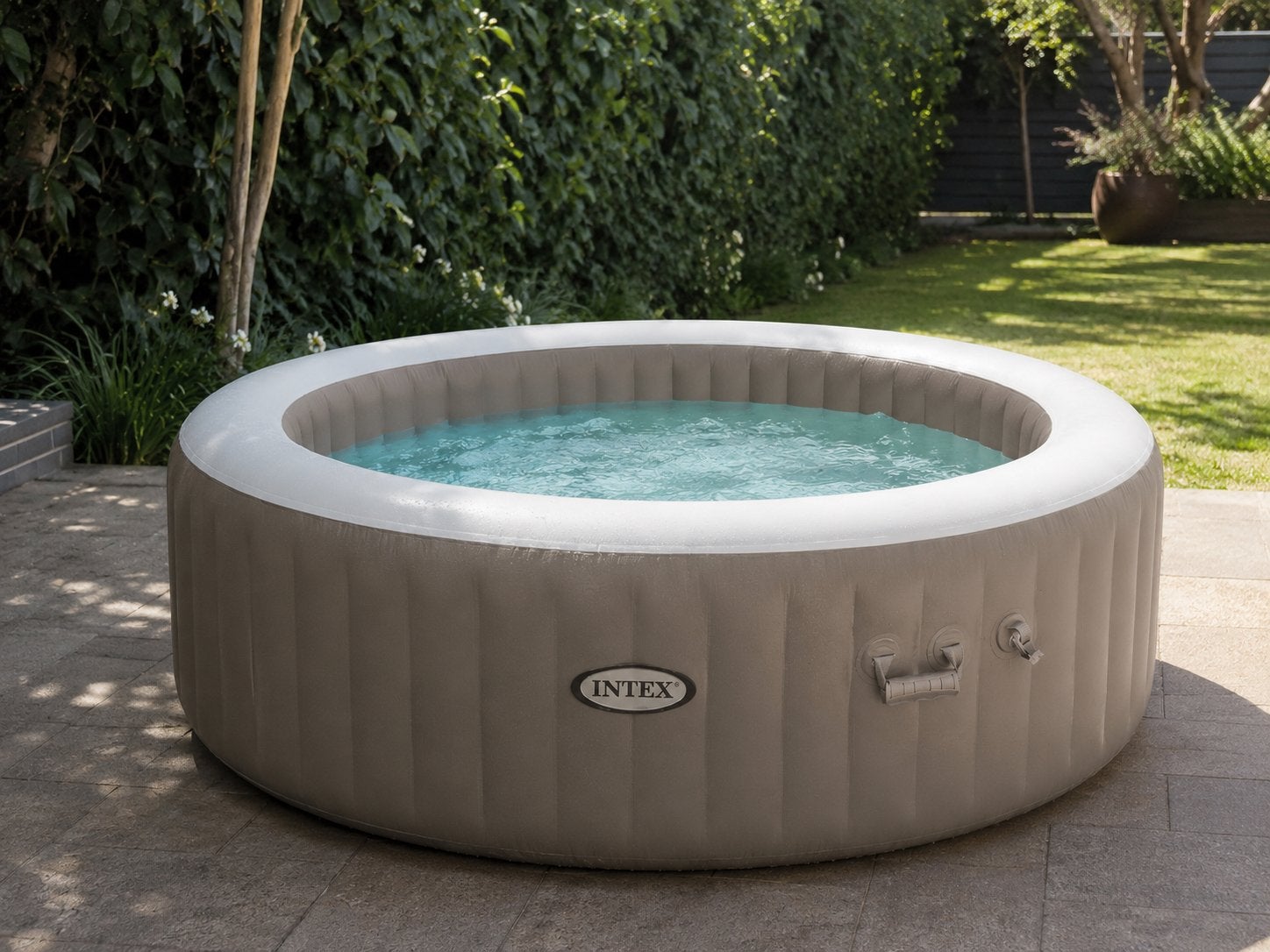 Intex Jacuzzi 4-persoons - Zeer goede staat, Ophalen, Zo goed als nieuw, Afdekzeil, Opblaasbaar