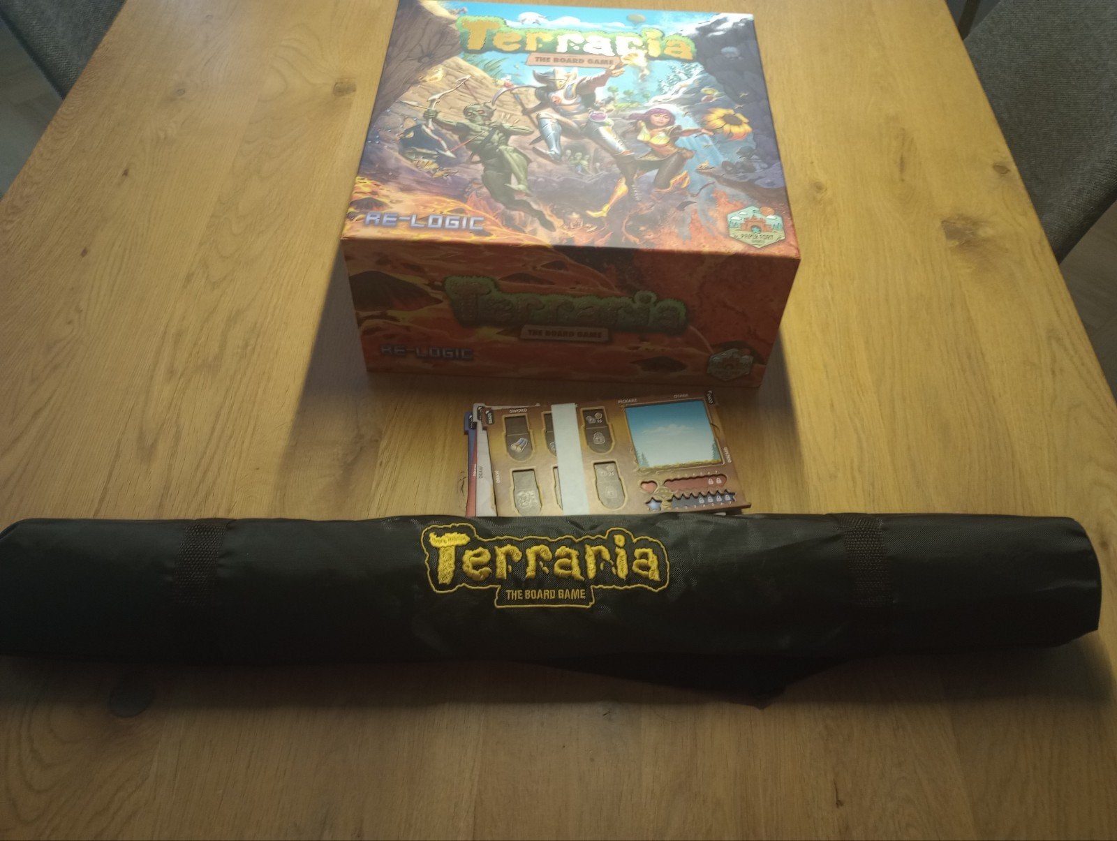 Terraria bordspel kickstarter hellstone pledge met speelmat, Drie of vier spelers, Ophalen, Zo goed als nieuw, Paper fort games