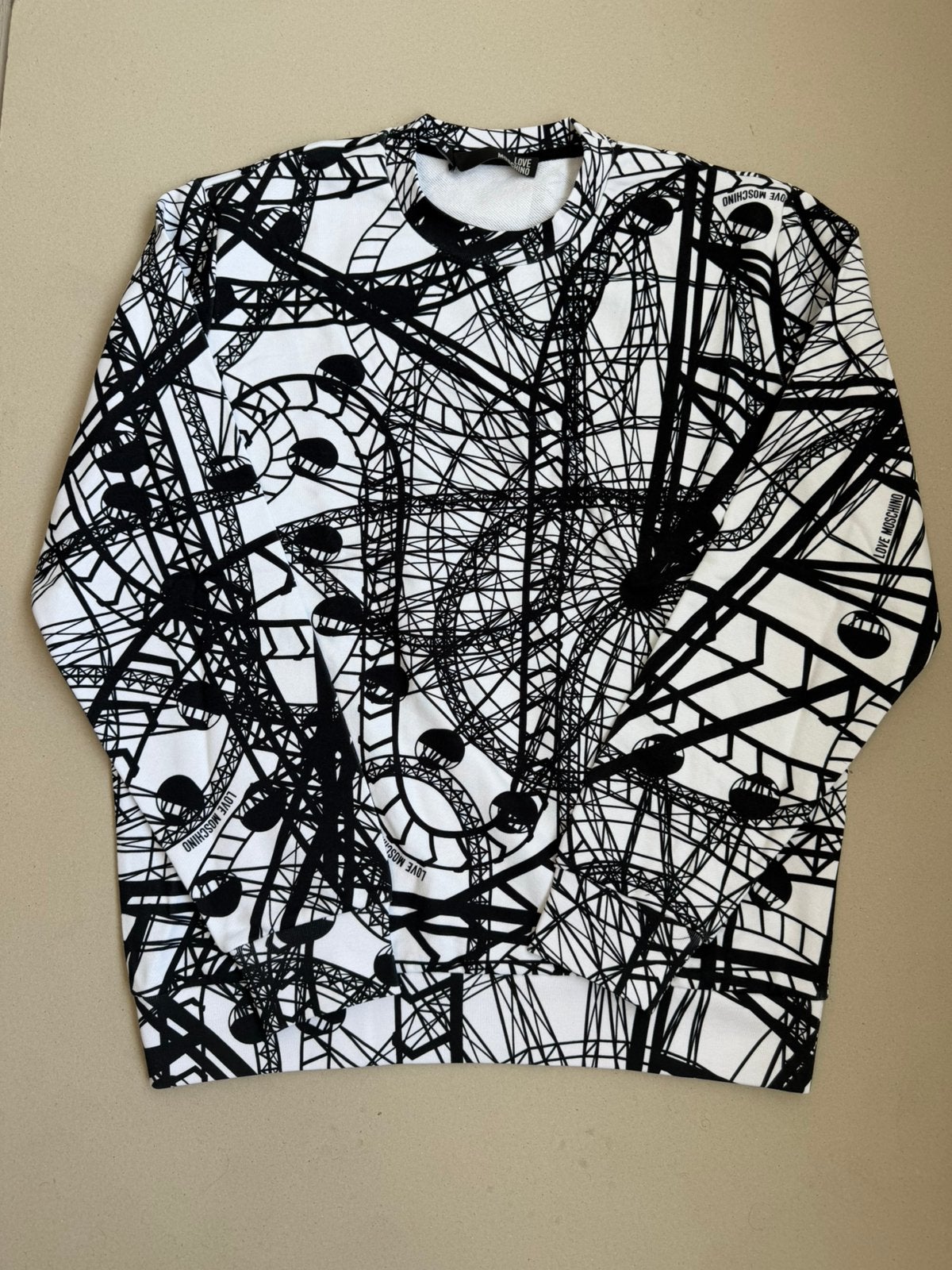 Love Moschino Graphic Crewneck Sweater, Ophalen of Verzenden, Nieuw, Maat 48/50 (M), Zwart