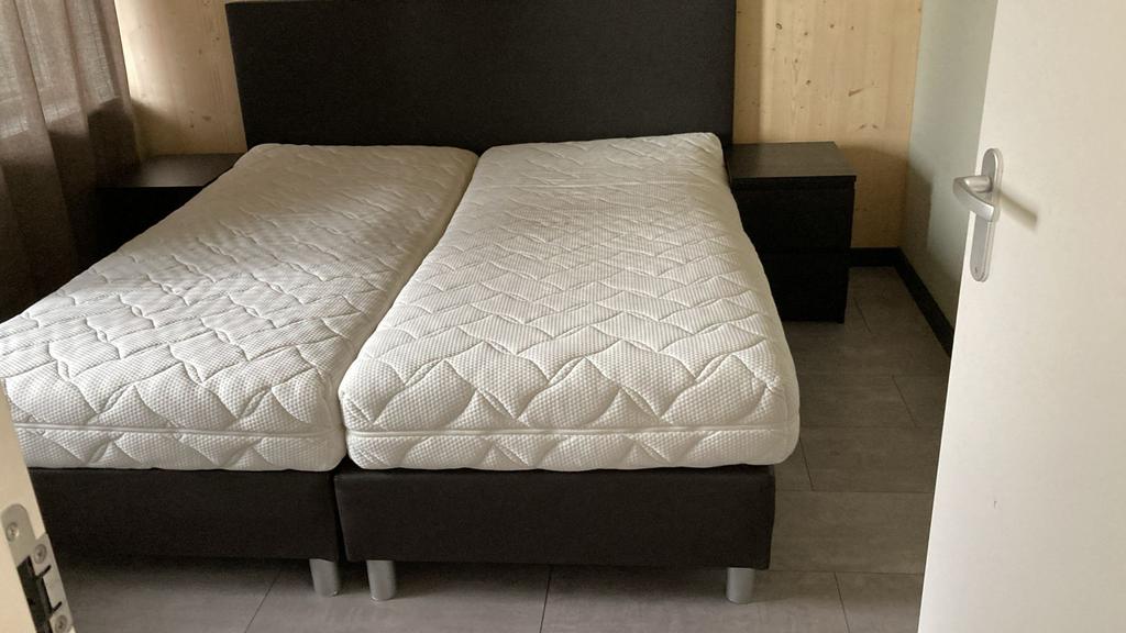 Swiss Sense bed, Gebruikt, Bruin, Tweepersoons, Ophalen of Verzenden
