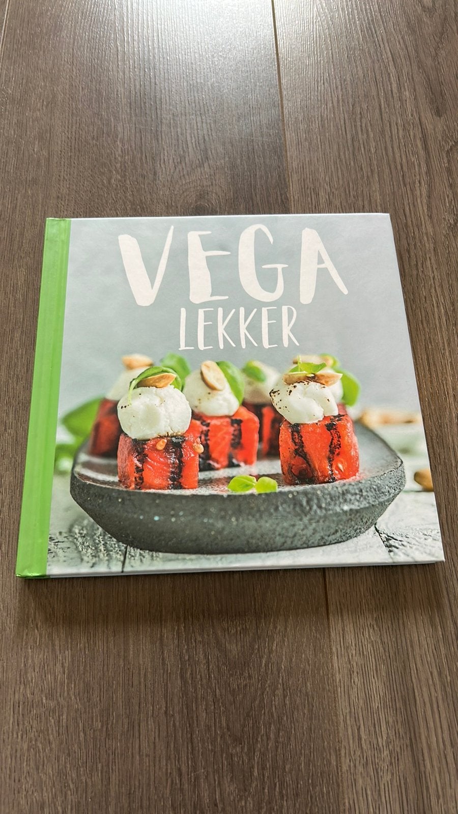 Kookboek Vega lekker, Ophalen of Verzenden, Zo goed als nieuw