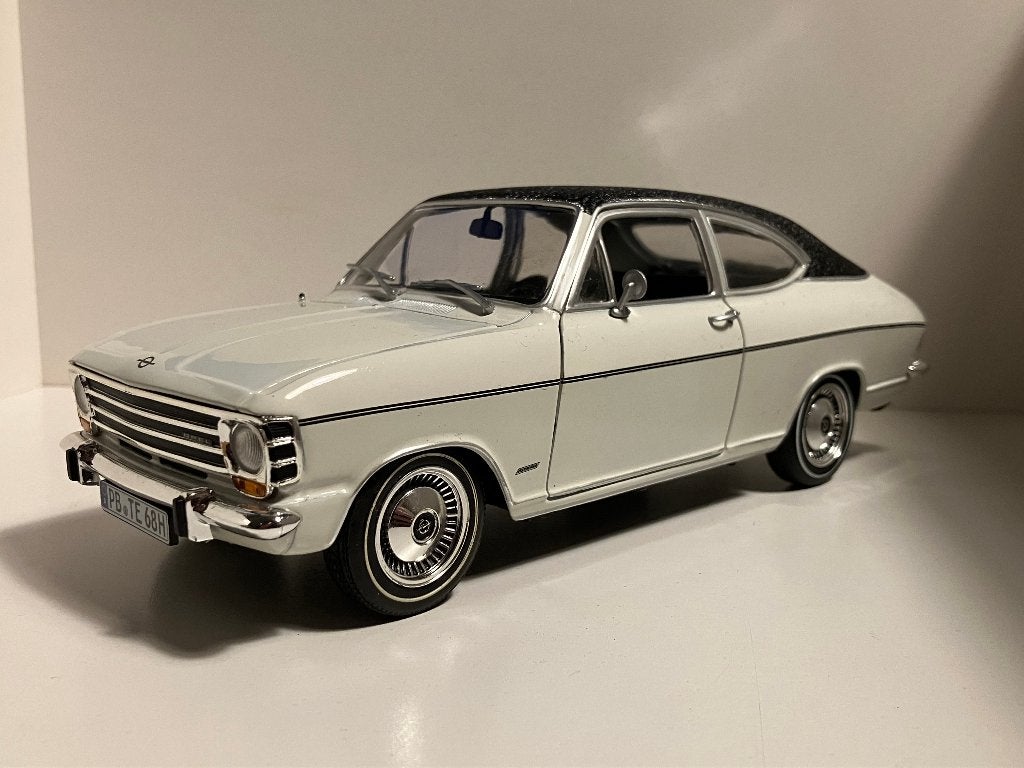 Opel Kadett B Olympia Coupe van 1969  1/18 Revell, Hobby en Vrije tijd, Modelauto's | 1:18, Ophalen of Verzenden, Nieuw, Auto